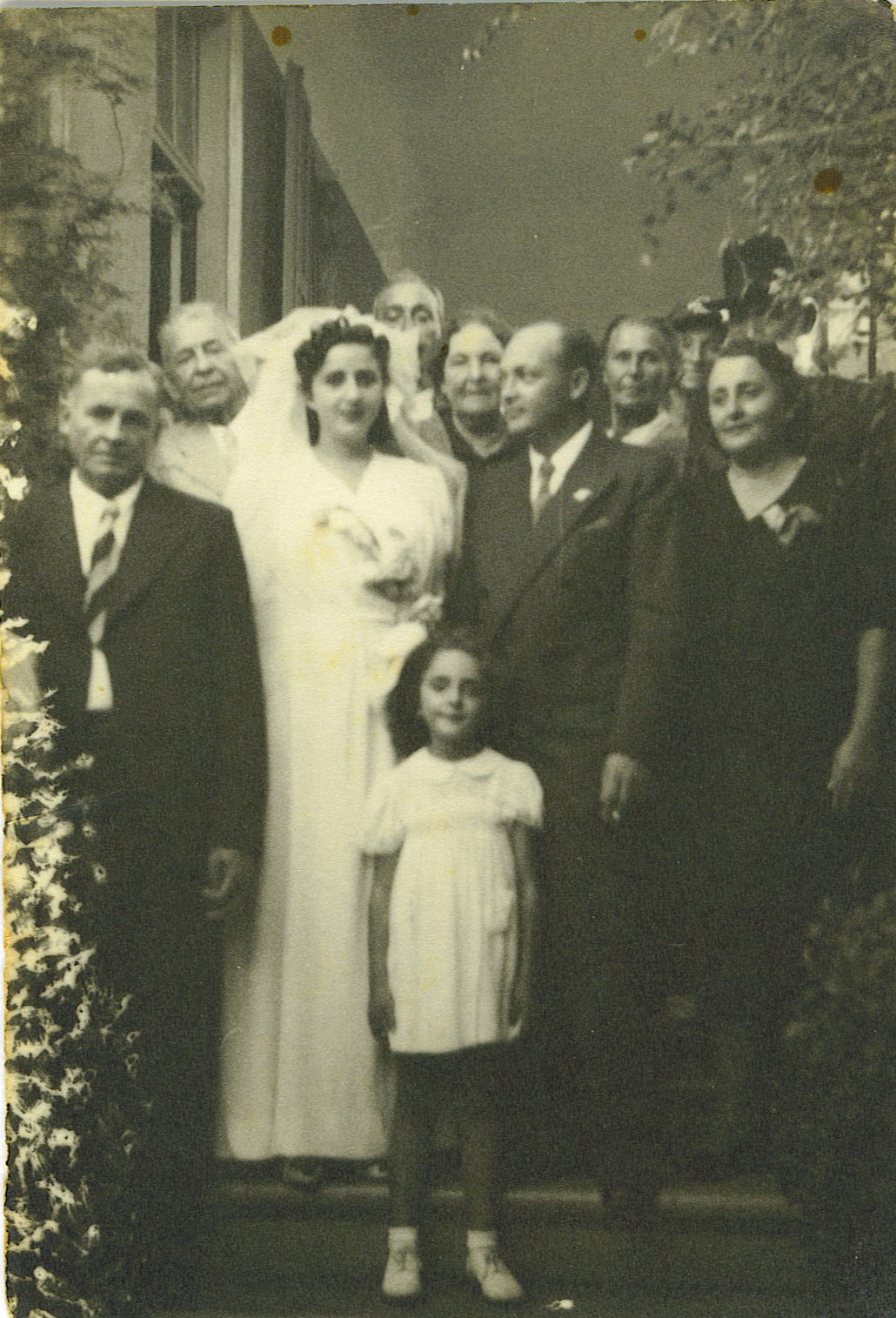תמונת החתונה של חיים ושרה בור בבית הורי ברח' רוטשילד